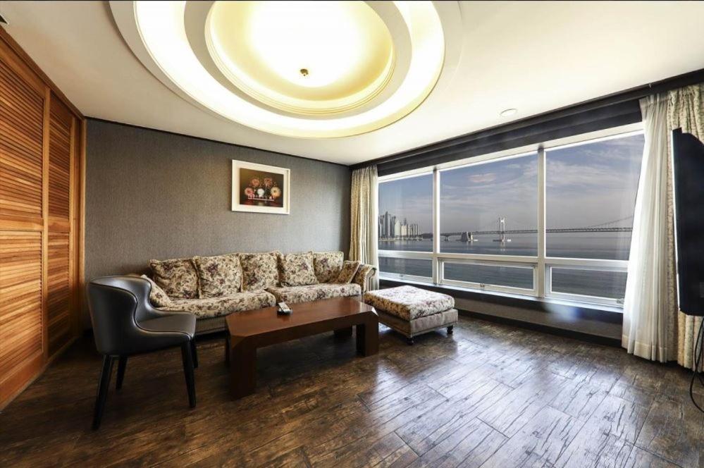 Bridge Hotel Busan Exterior photo